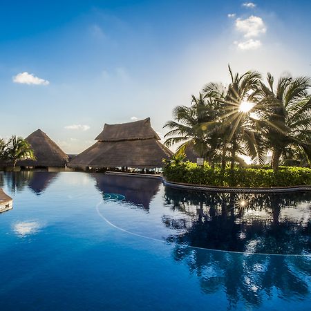 Fiesta Americana Condesa Cancún Exteriér fotografie The resort's main pool