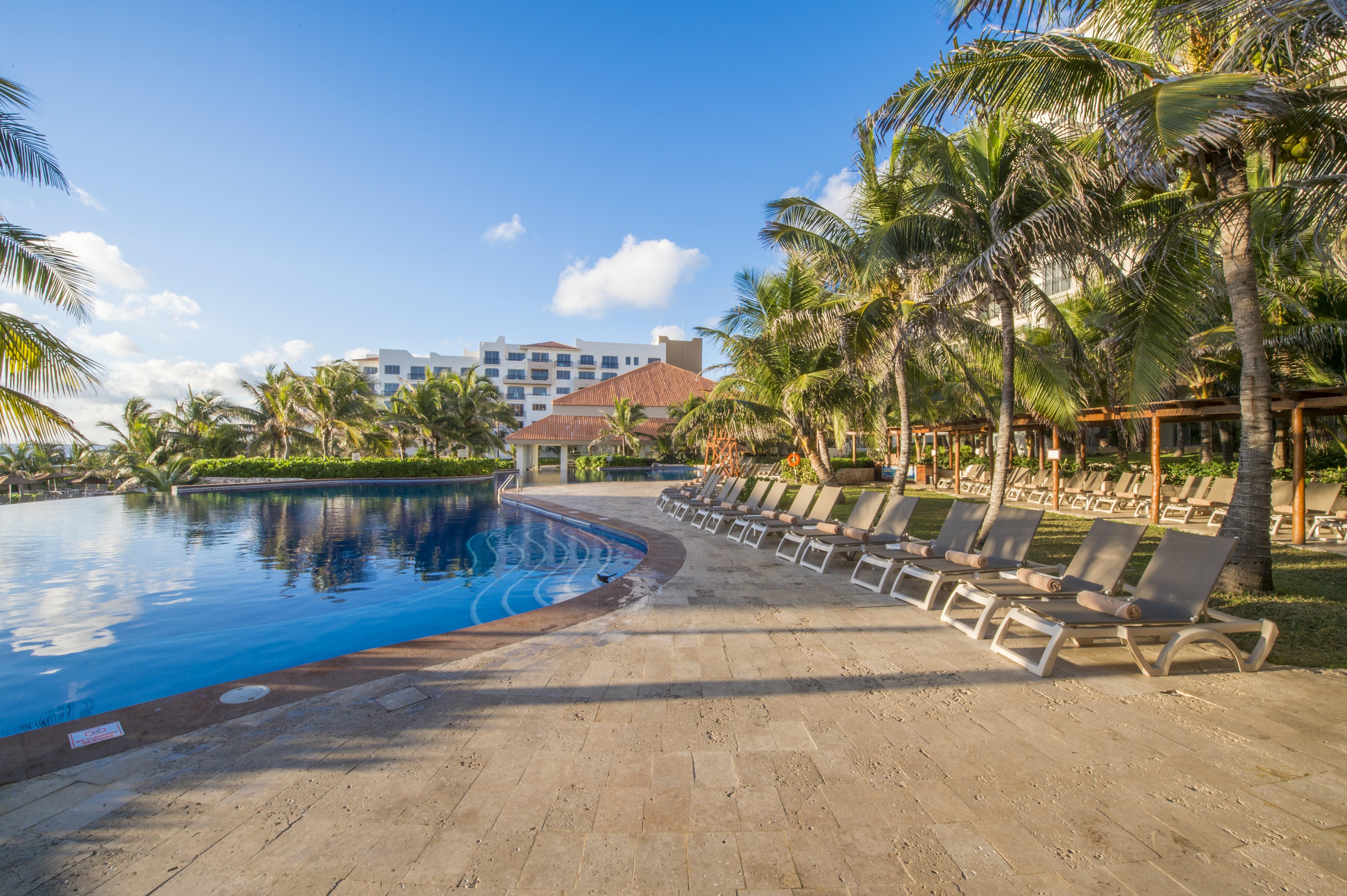 Fiesta Americana Condesa Cancún Exteriér fotografie Pool at the Sheraton Nha Trang Hotel & Spa Resort