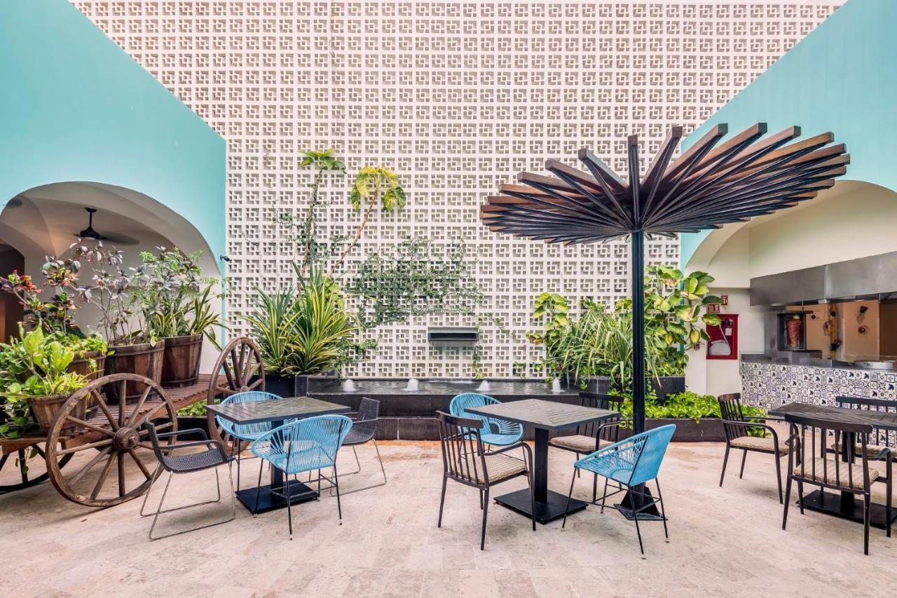 Fiesta Americana Condesa Cancún Exteriér fotografie The interior of the hotel