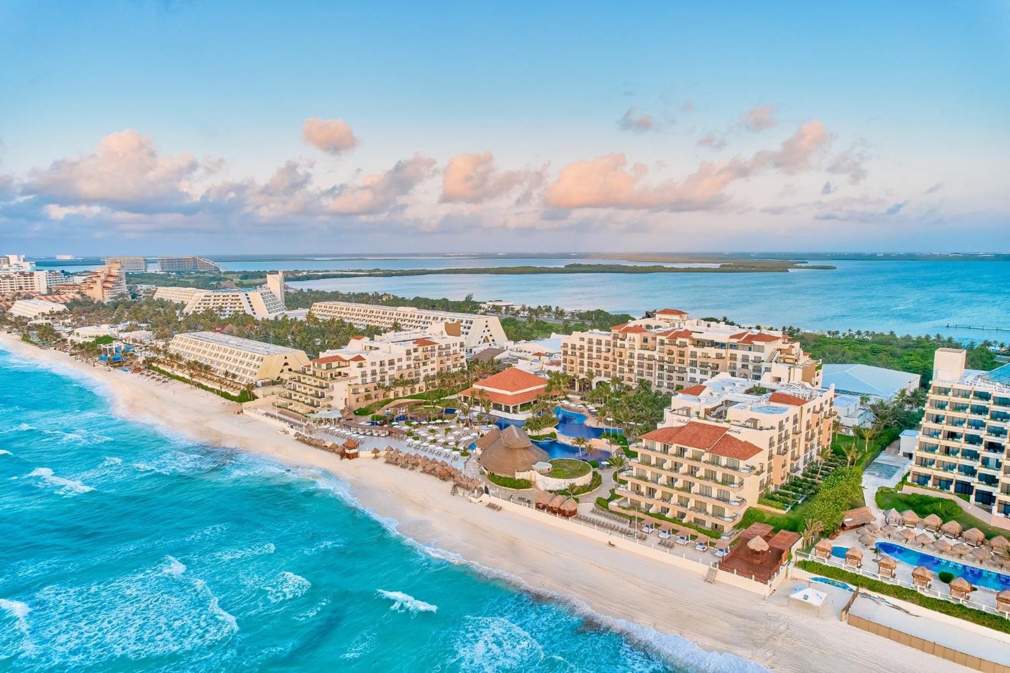 Fiesta Americana Condesa Cancún Exteriér fotografie Aerial view of the resort