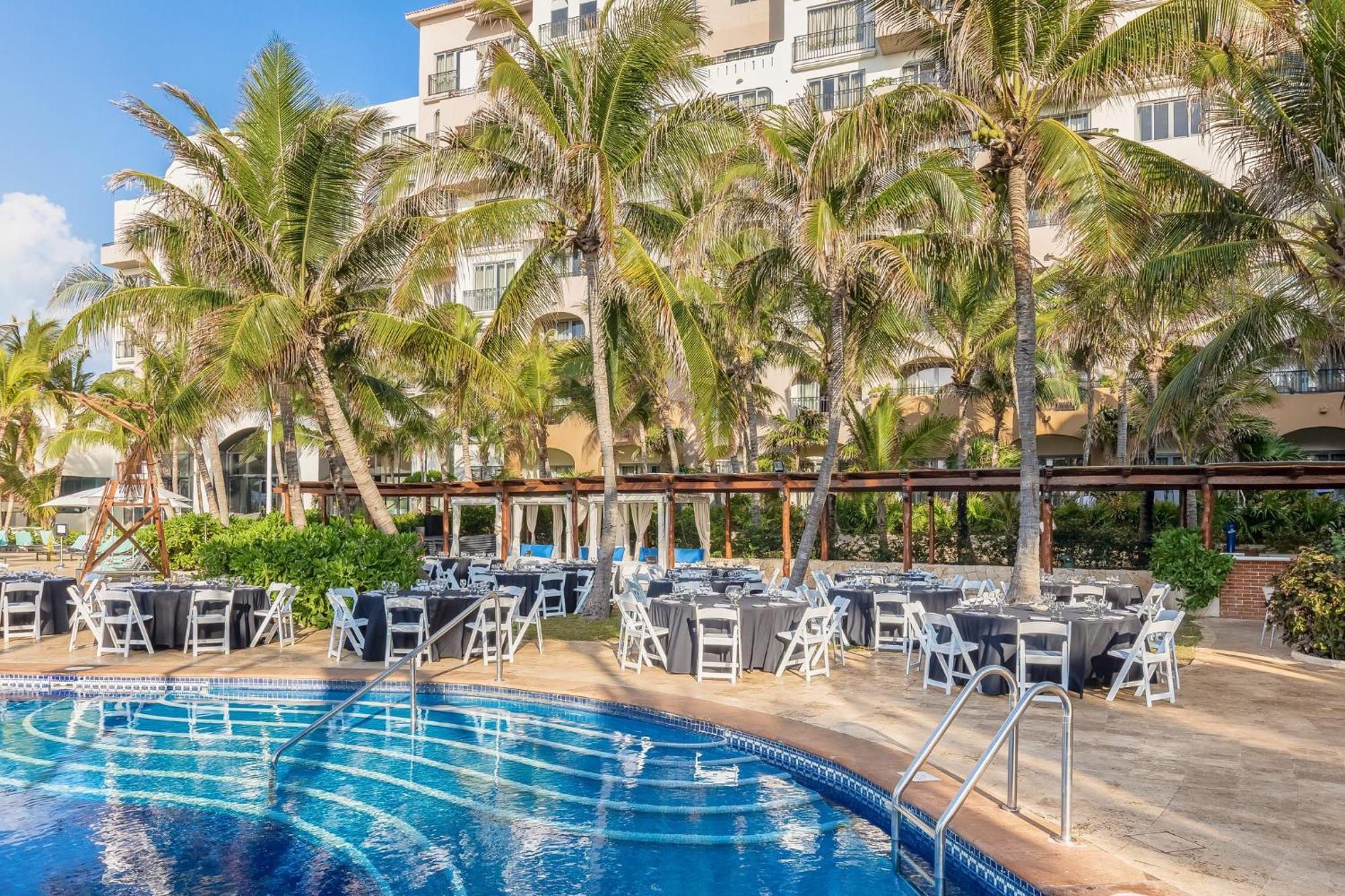 Fiesta Americana Condesa Cancún Exteriér fotografie Pool at the hotel